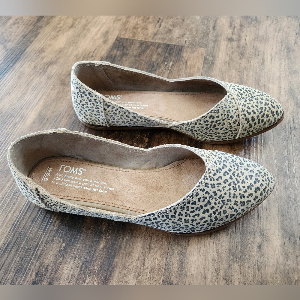 NWT TOMS Women's Leopard Print Flats 5.5